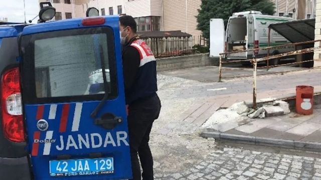 Yol kenarında naylona sarılıp yakılmış cesetler bulundu